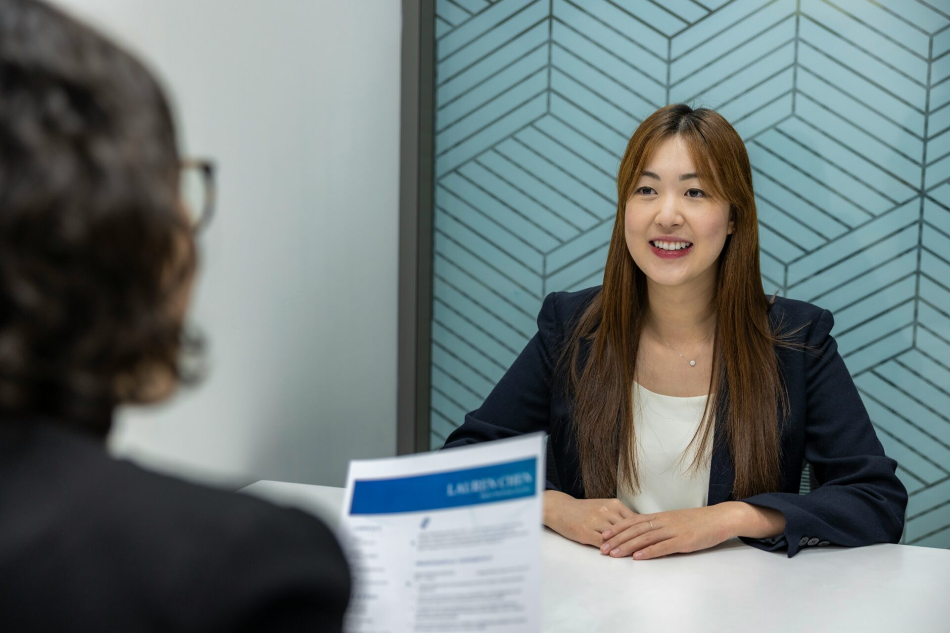 arbeitgeber kürzt lohn resume genius 72d3z lfrqa unsplash